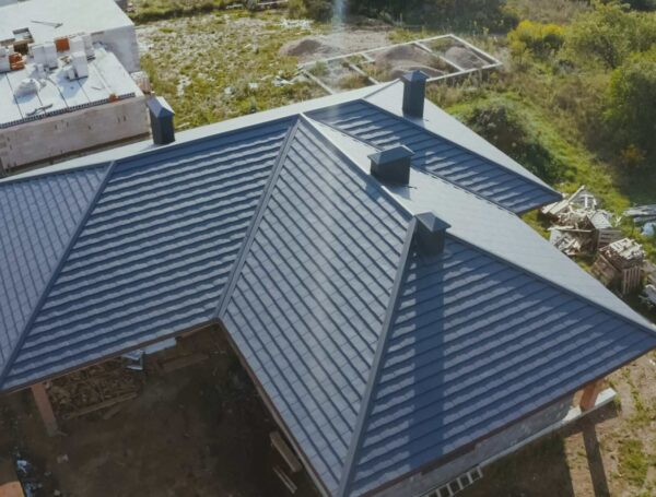 Best Wind-Resistant Roofing Materials