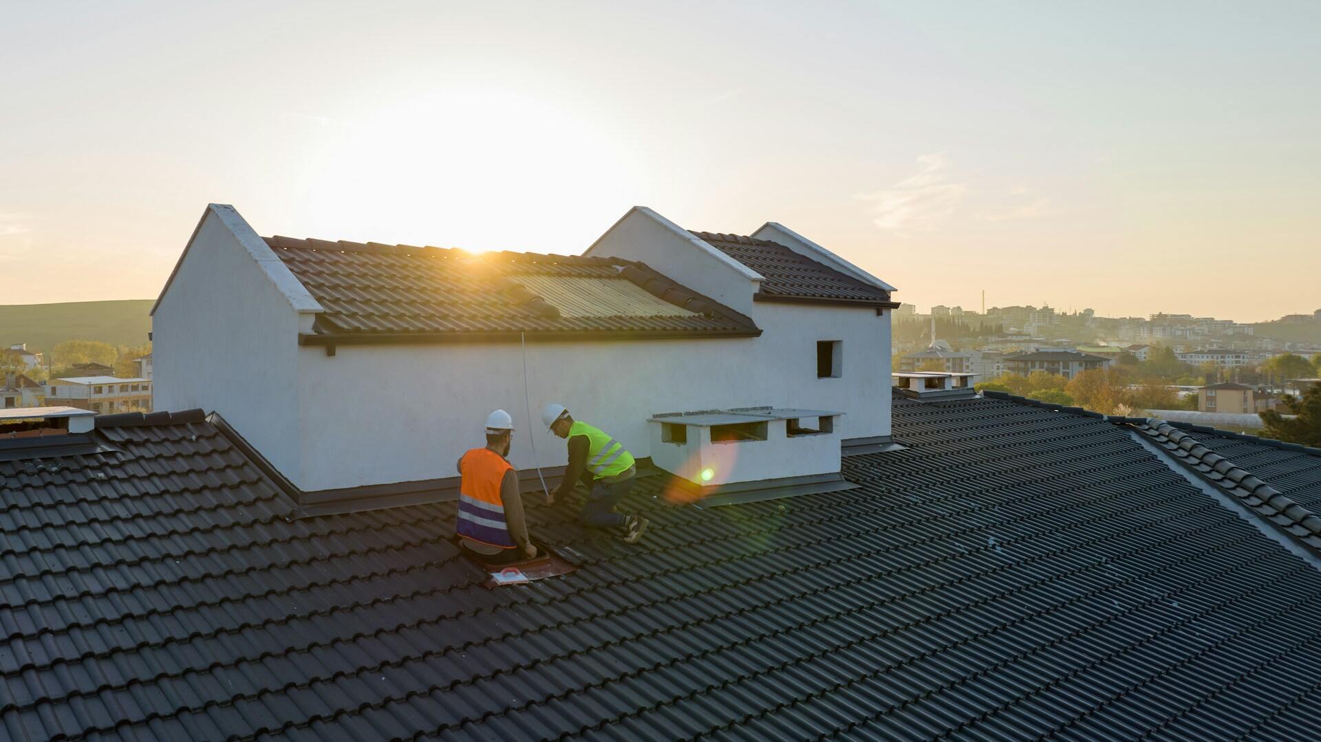 Exploring the Benefits of Regular Roof Maintenance