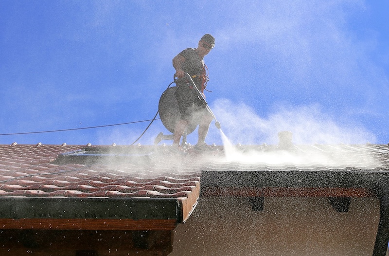 Complete Guide to Roof Cleaning: Effective Techniques